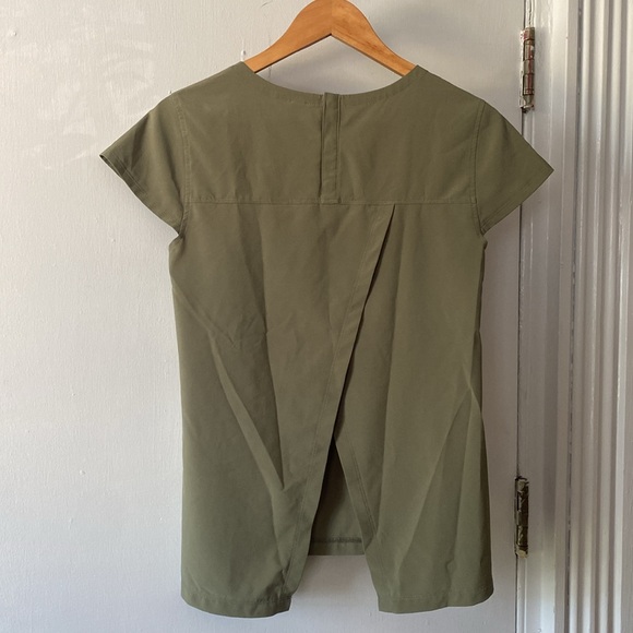 Lolë Open Back T-shirt in Sage Green - Picture 2 of 6
